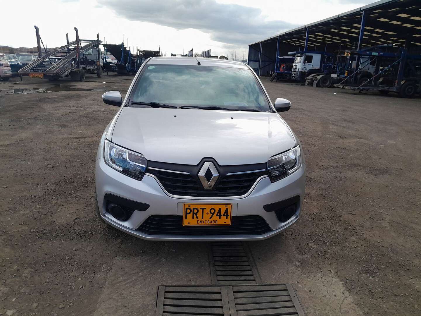 Renault - Logan - 2026