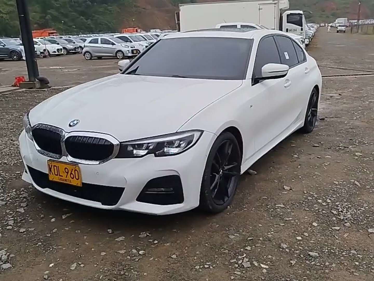 BMW - 330e - 2021