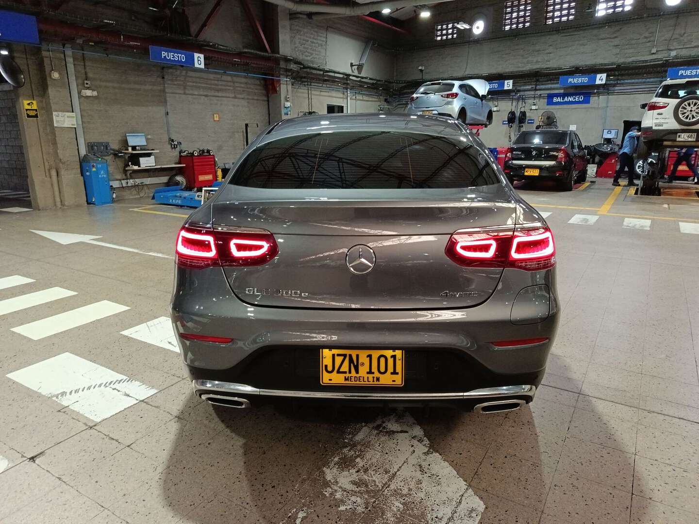 Mercedes Benz - GLC300E - 2022