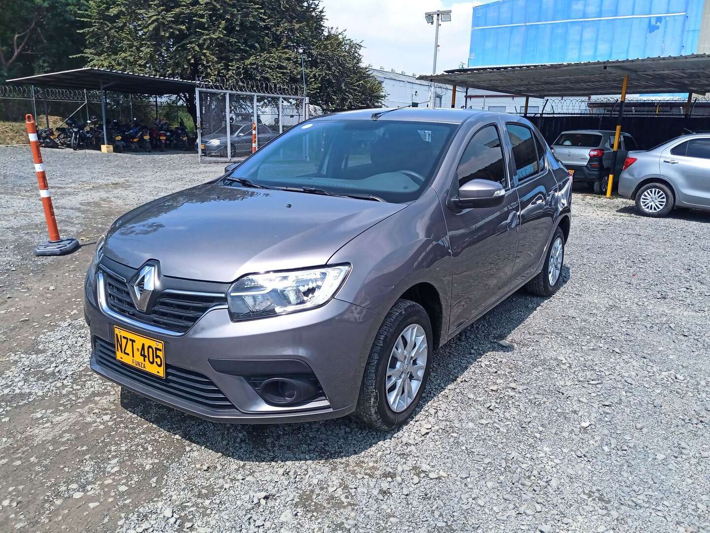 Renault - Logan - 2025