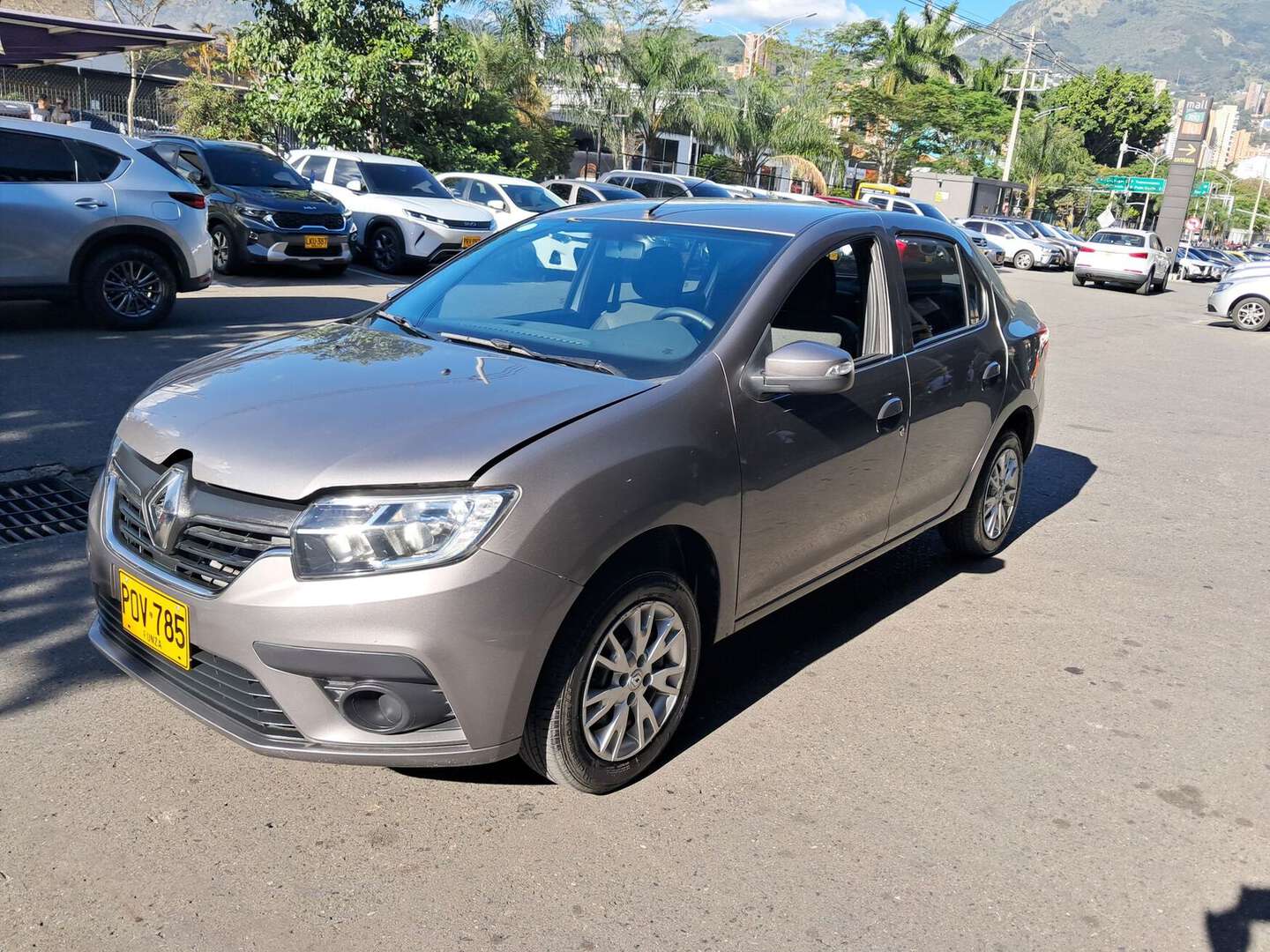 Renault - Logan - 2026