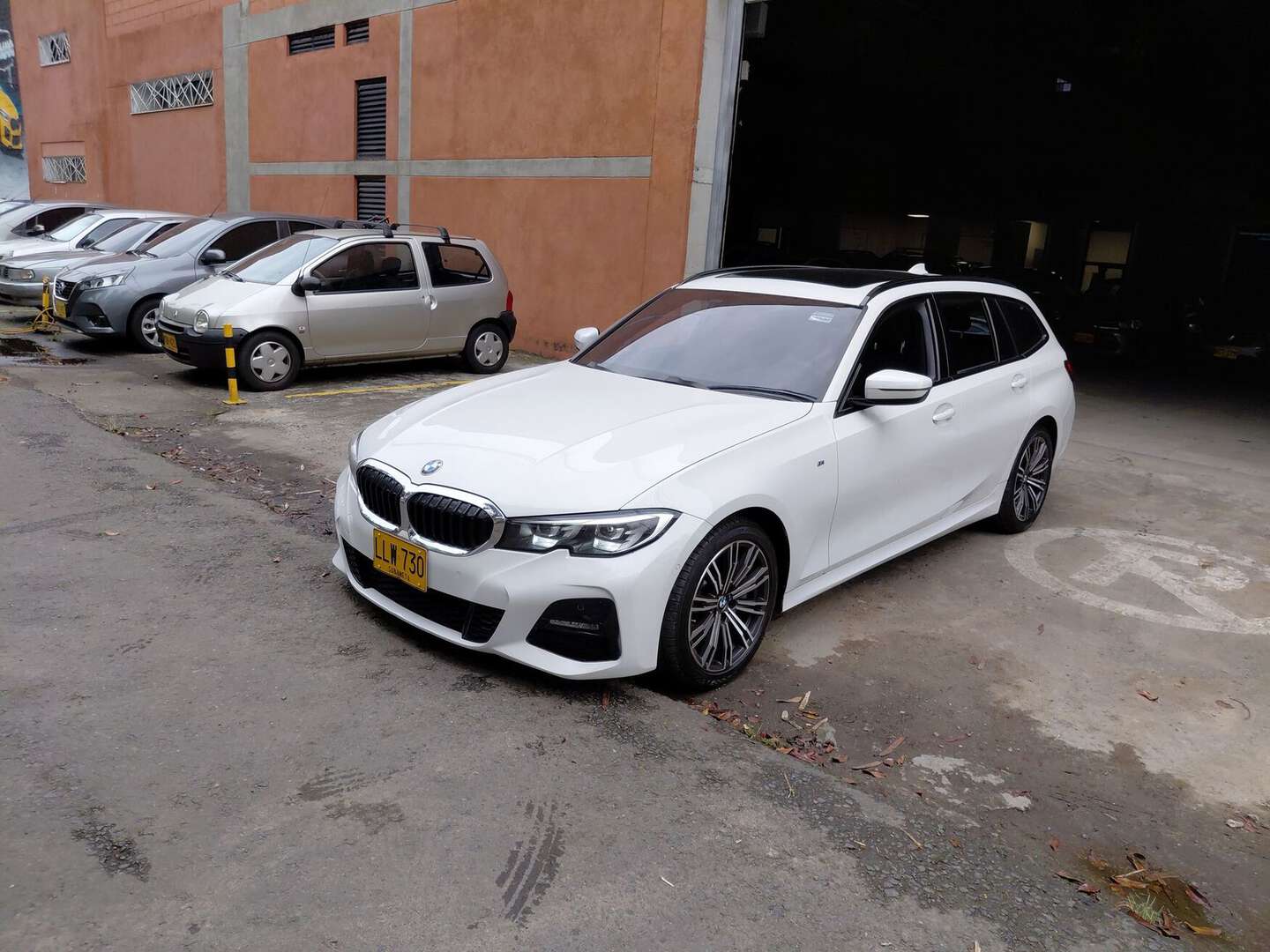 BMW - 330i - 2022