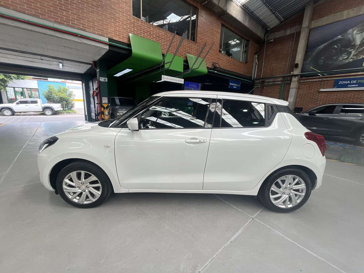 Suzuki - Swift - 2023