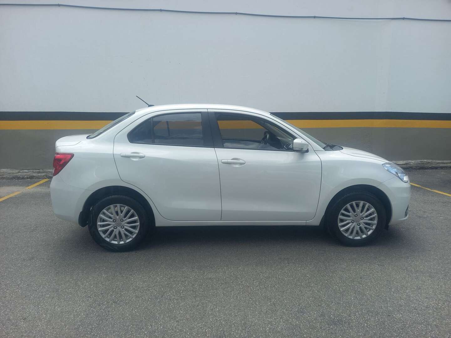 Suzuki - Swift - 2023