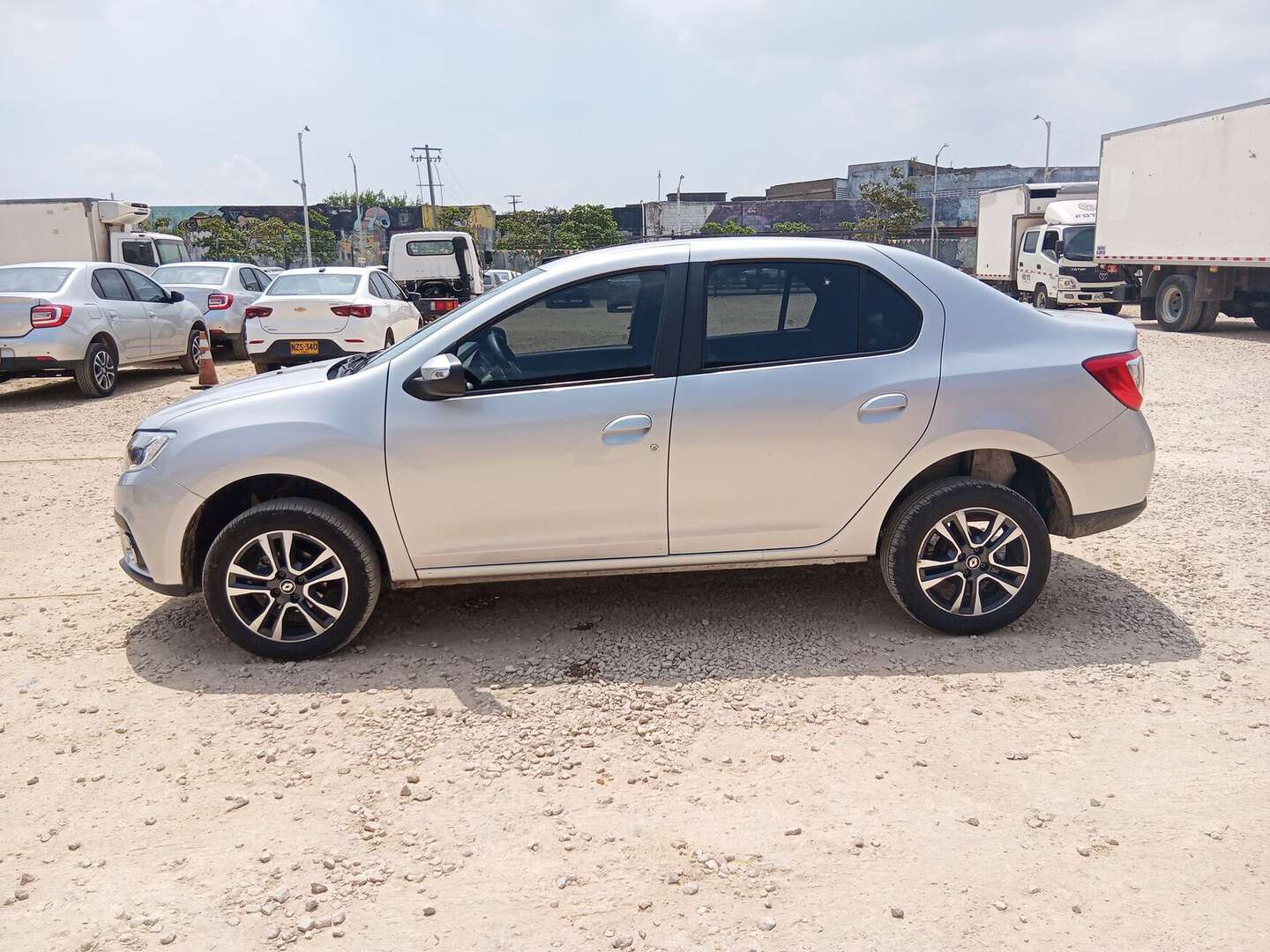 Renault - Logan - 2026