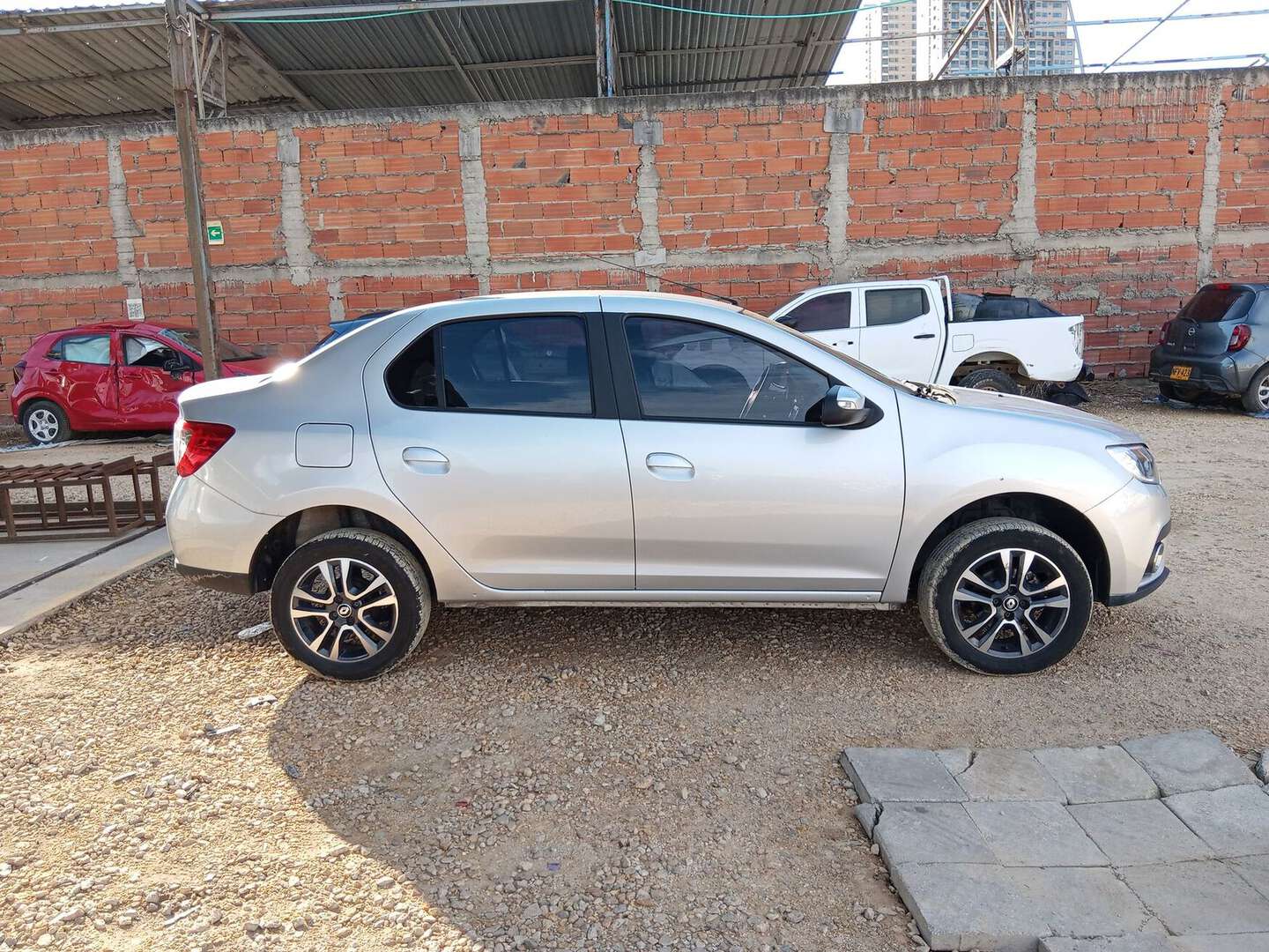 Renault - Logan - 2026