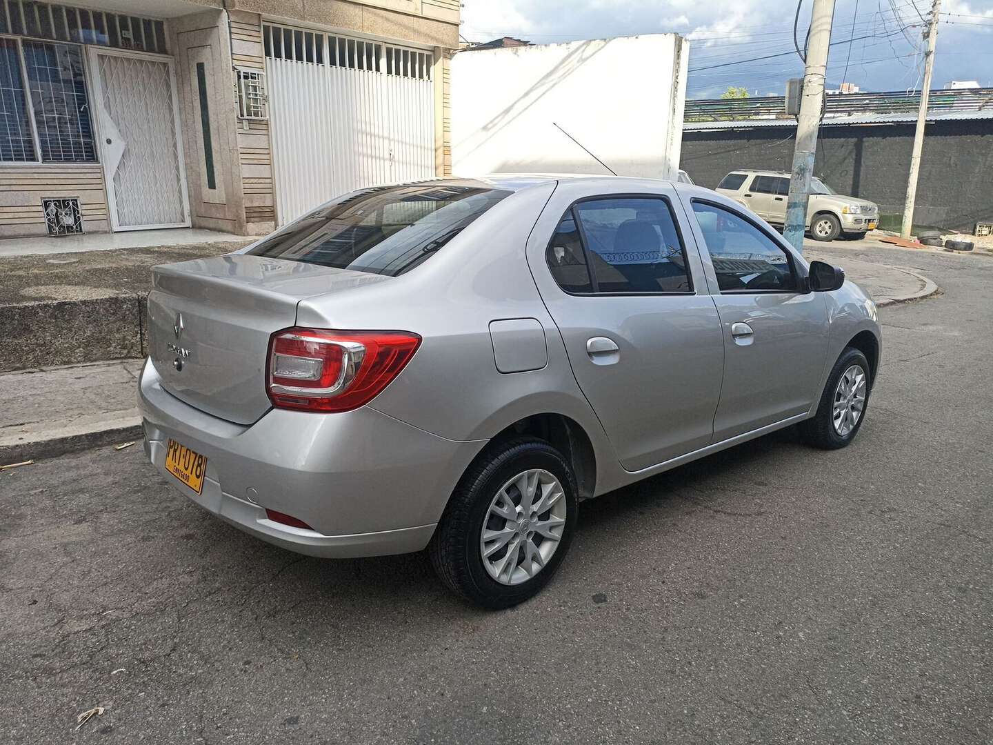 Renault - Logan - 2026