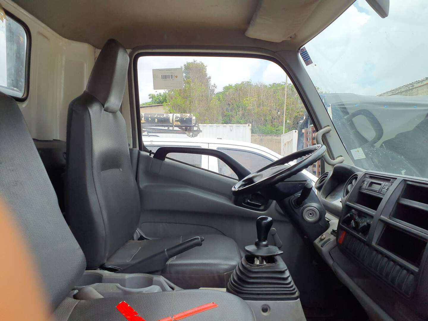 Hino - Dutro - 2022