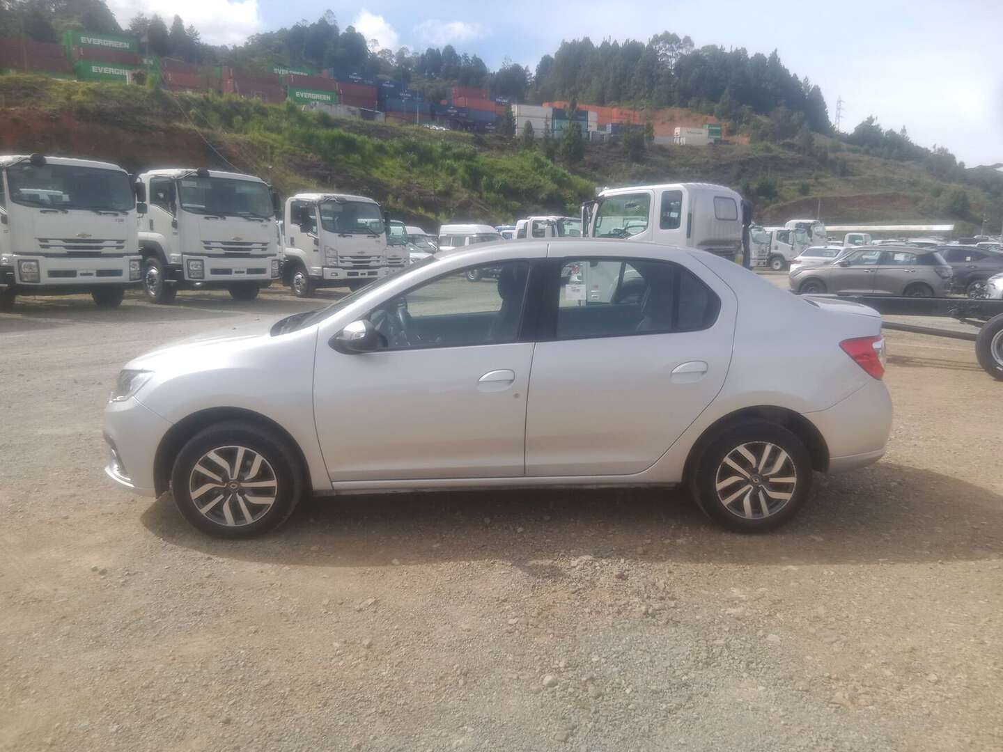 Renault - Logan - 2022