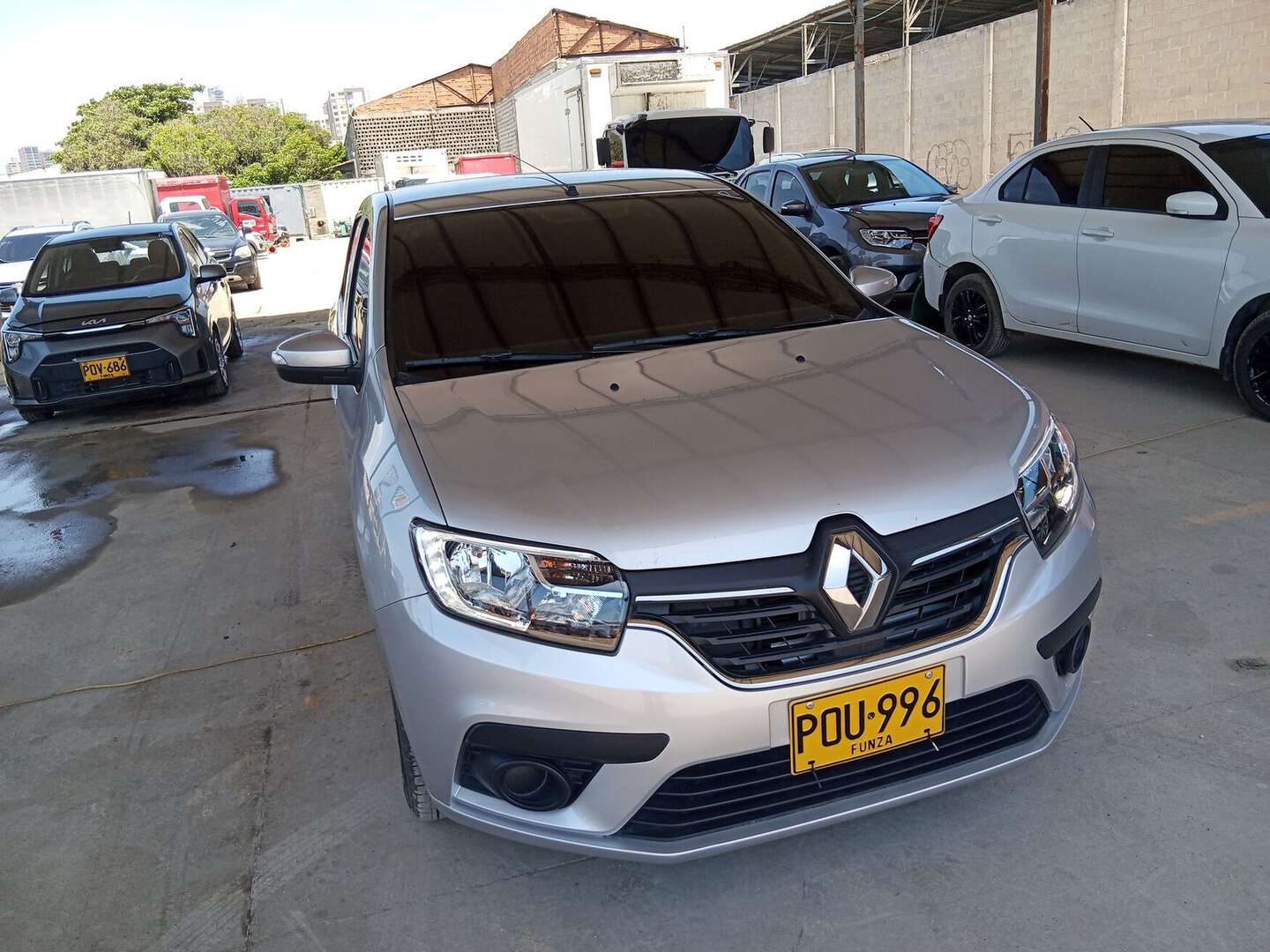Renault - Logan - 2026