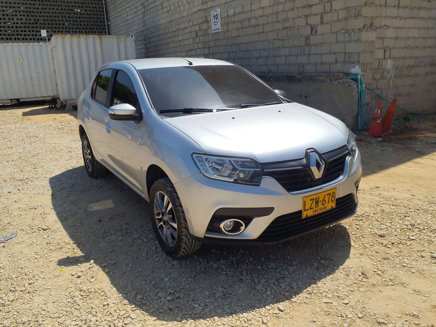 Renault - Logan - 2023