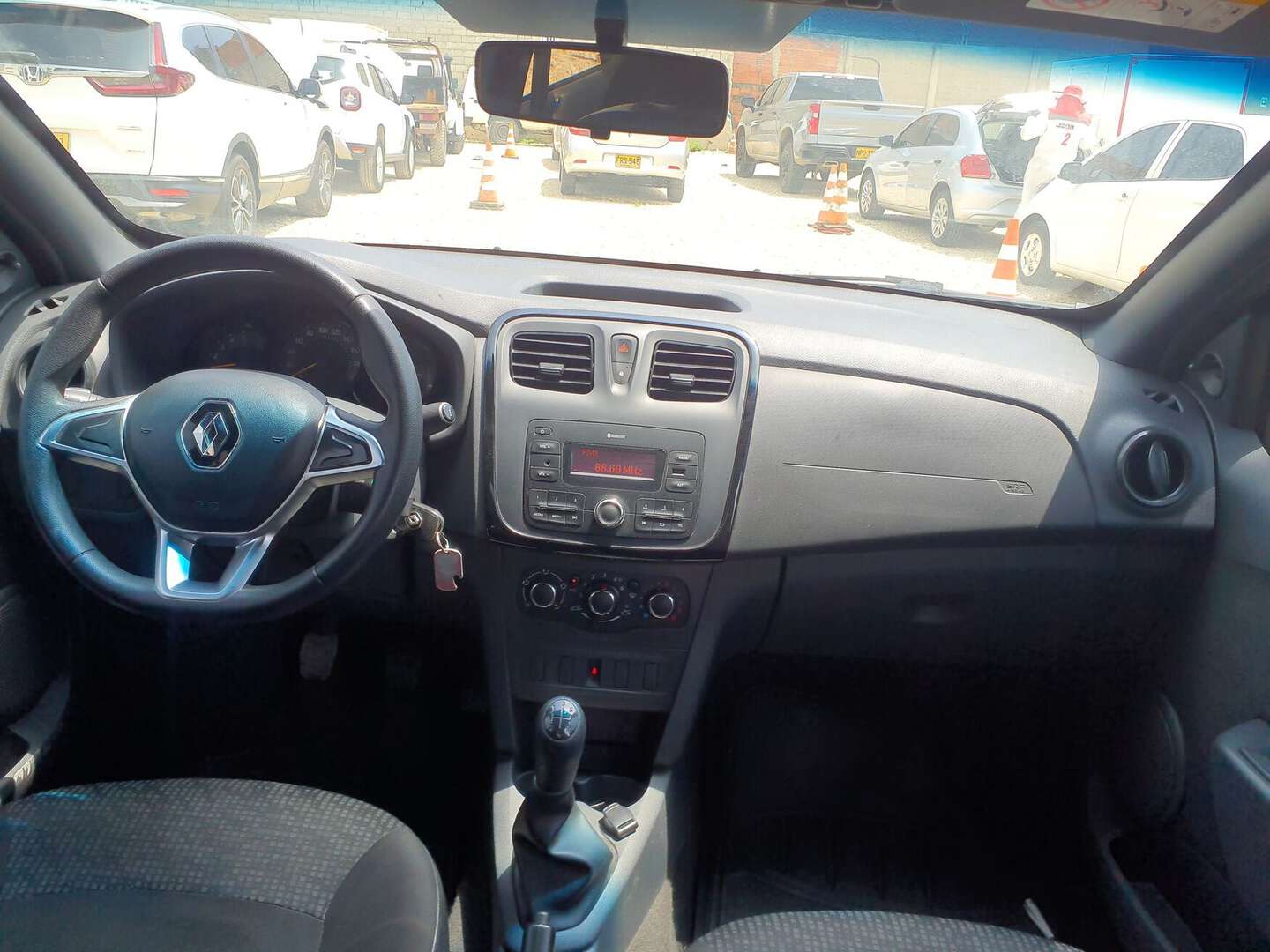 Renault - Logan - 2022