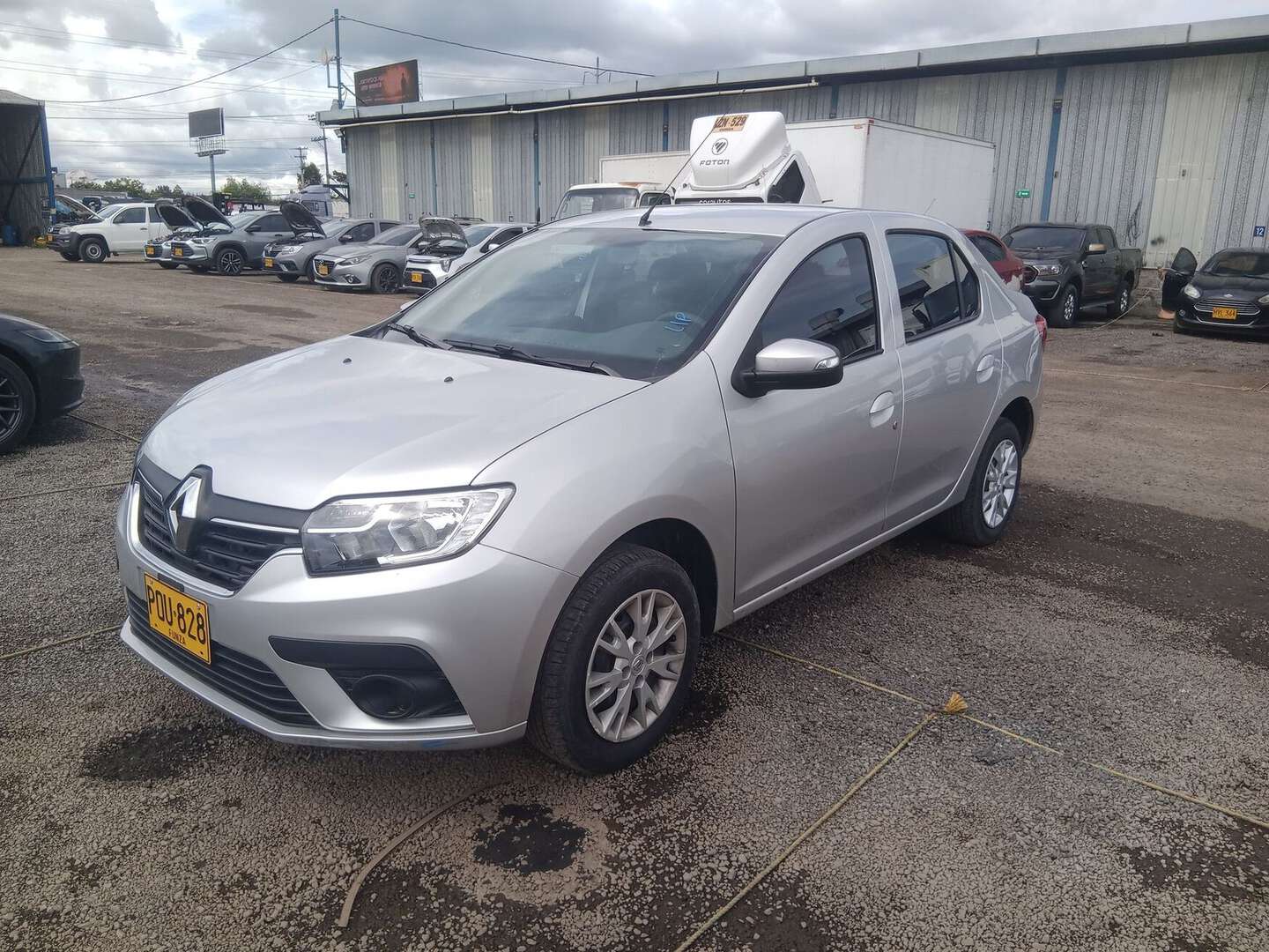 Renault - Logan - 2026