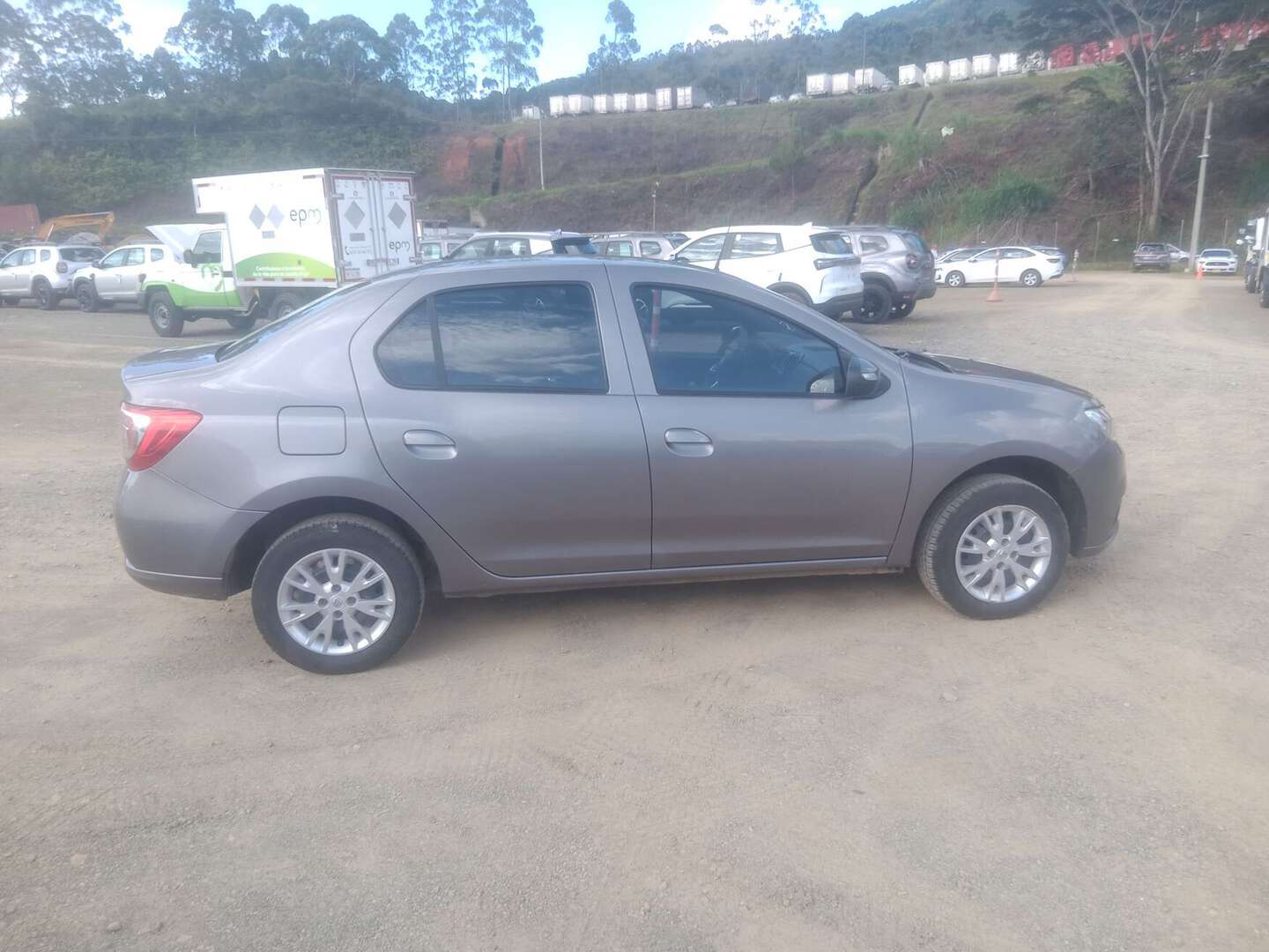 Renault - Logan - 2026