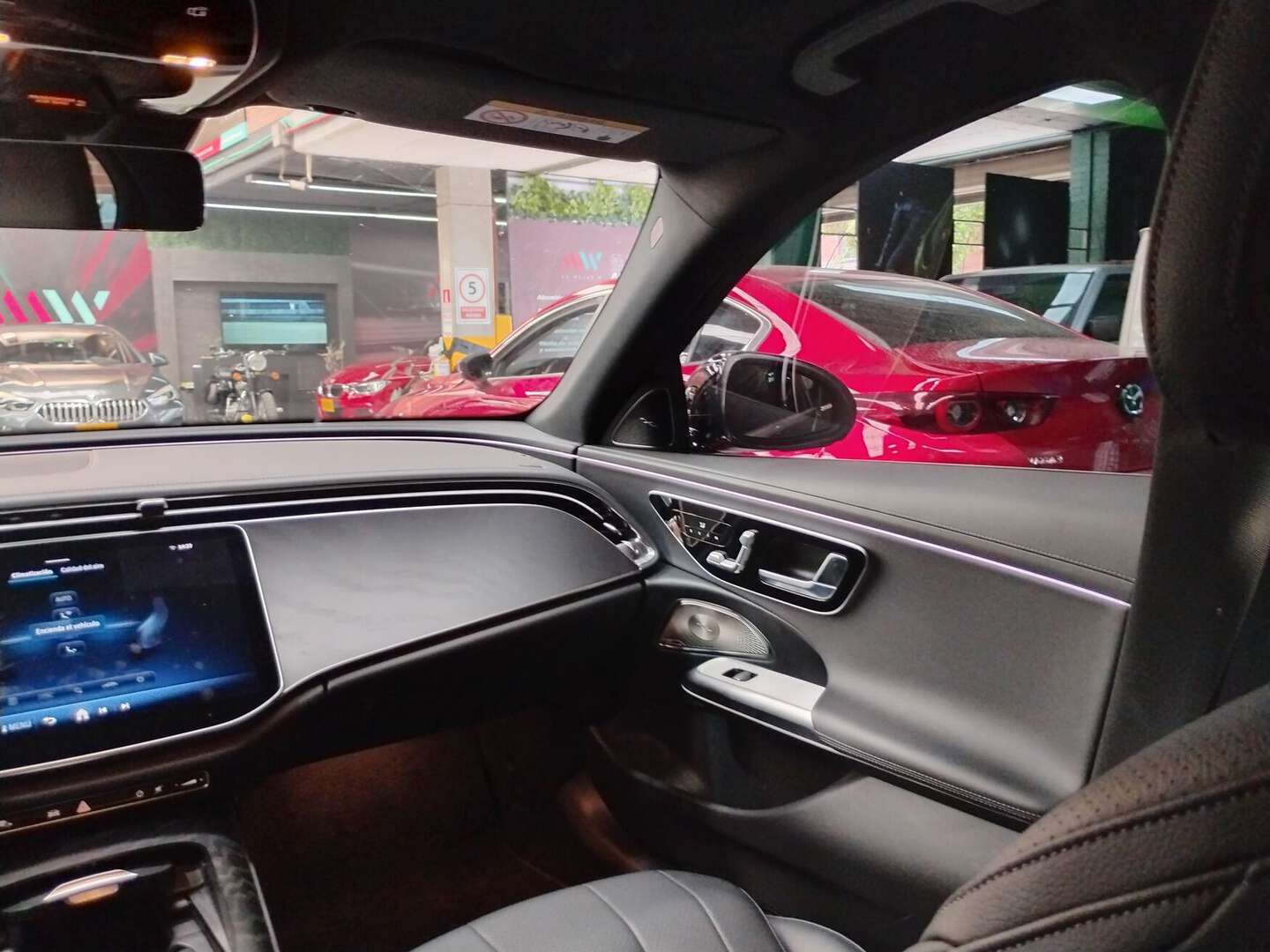 Mercedes Benz - E300E - 2025