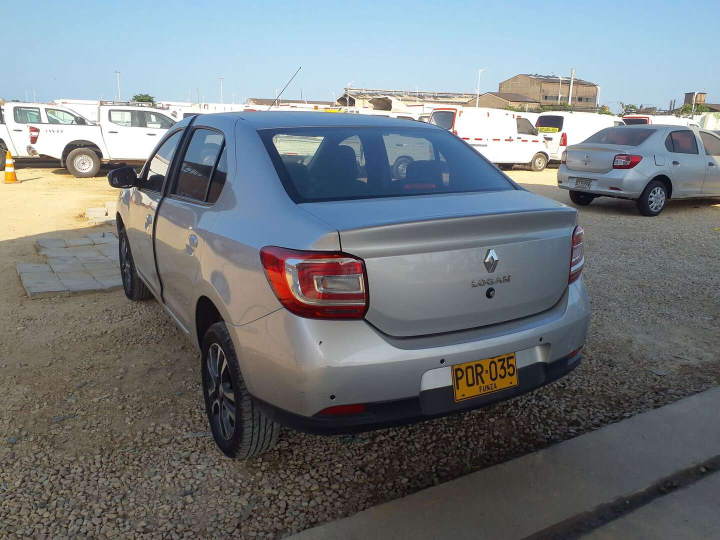 Renault - Logan - 2026