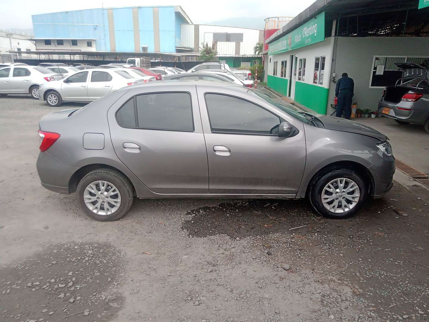 Renault - Logan - 2026