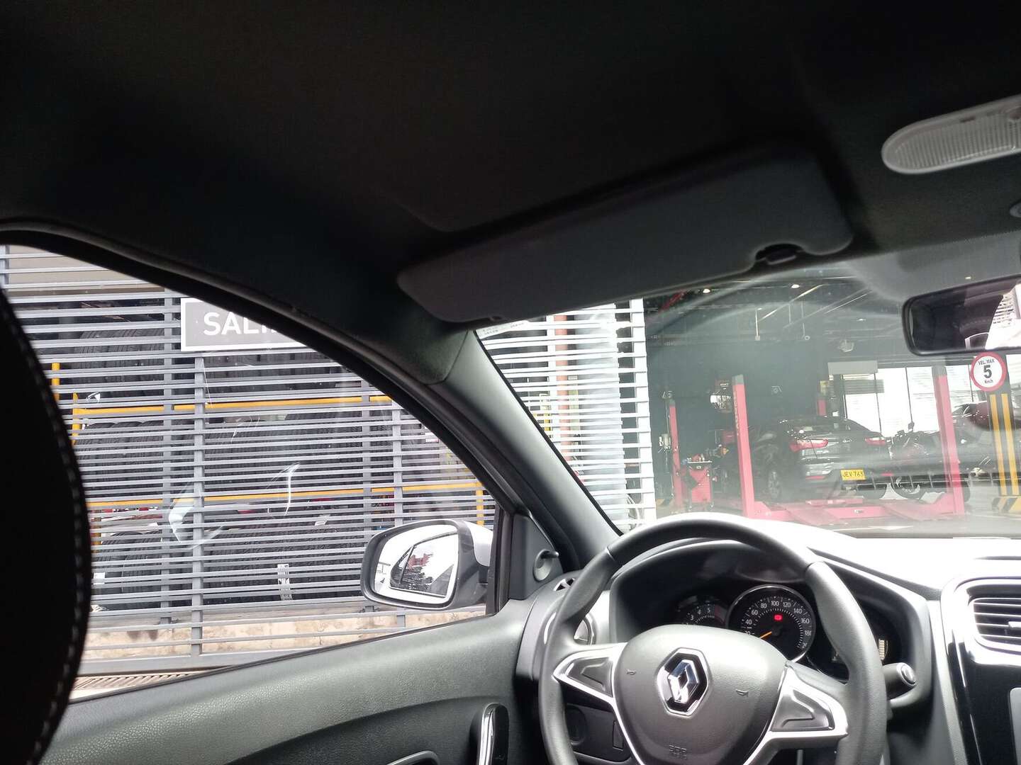 Renault - Logan - 2026