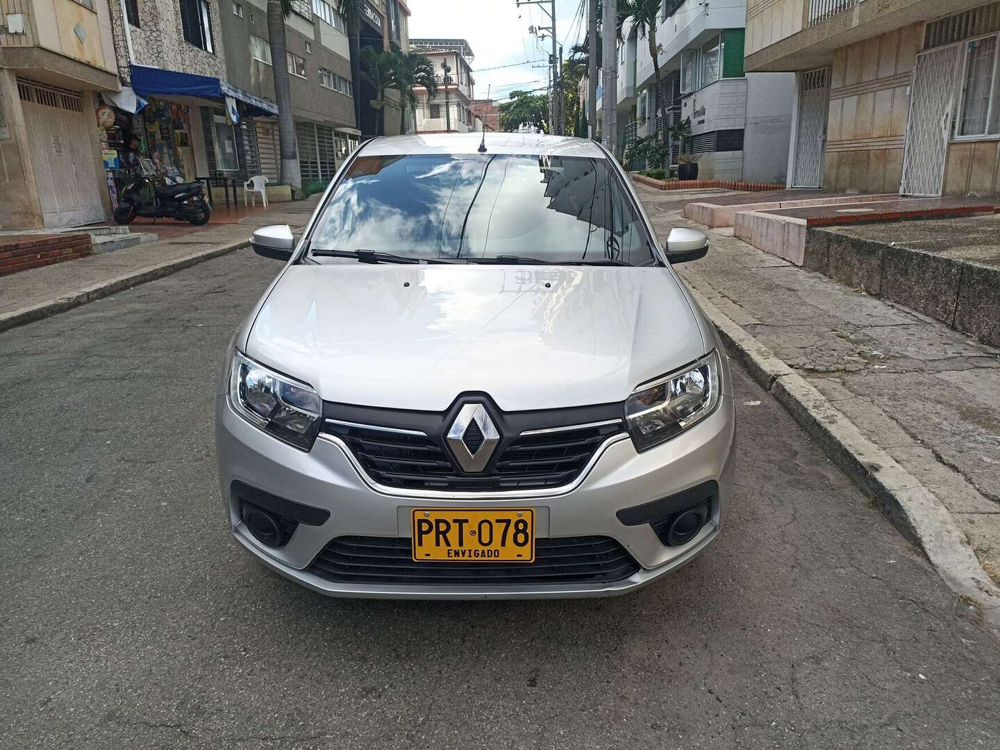 Renault - Logan - 2026
