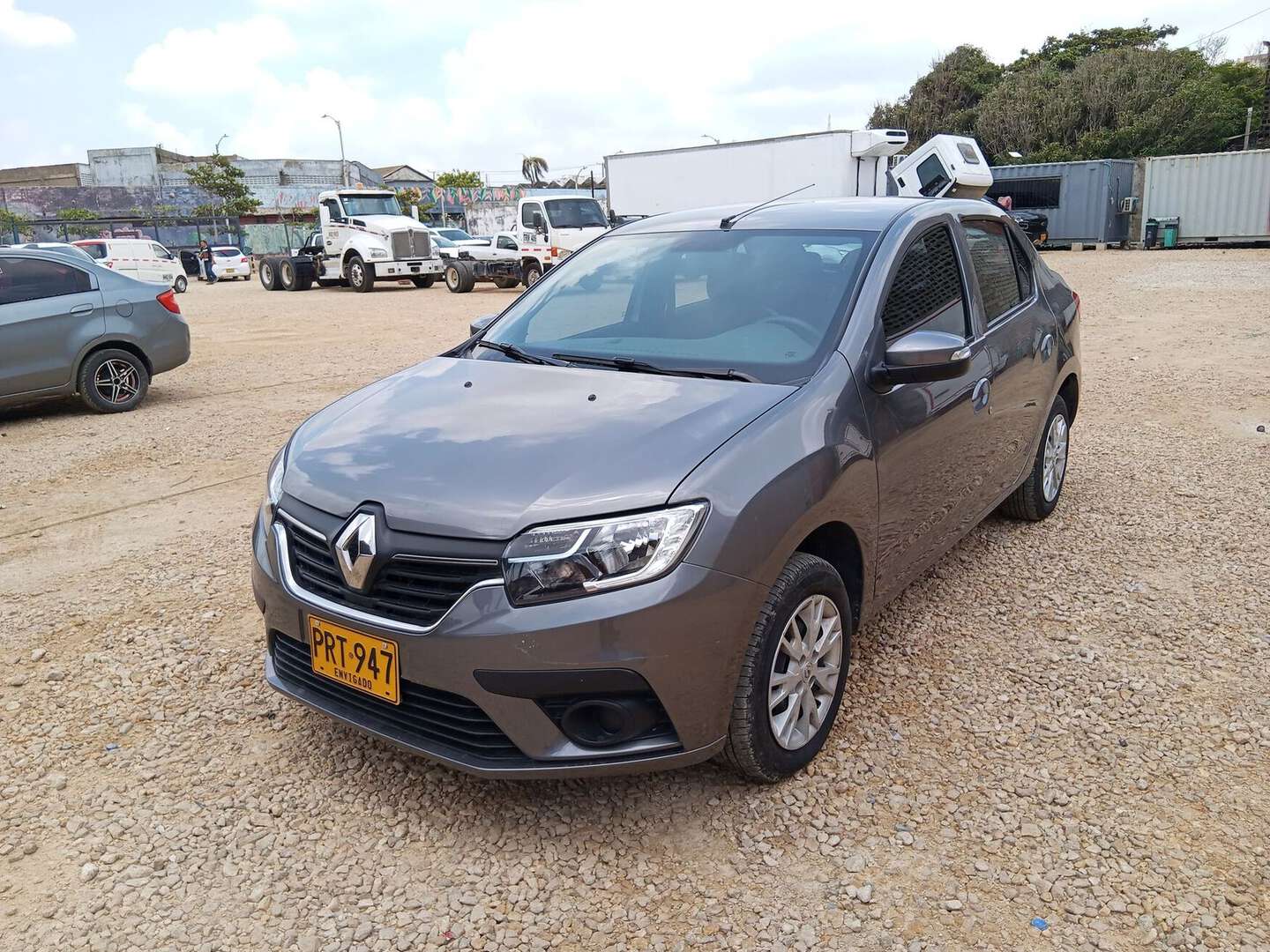 Renault - Logan - 2026