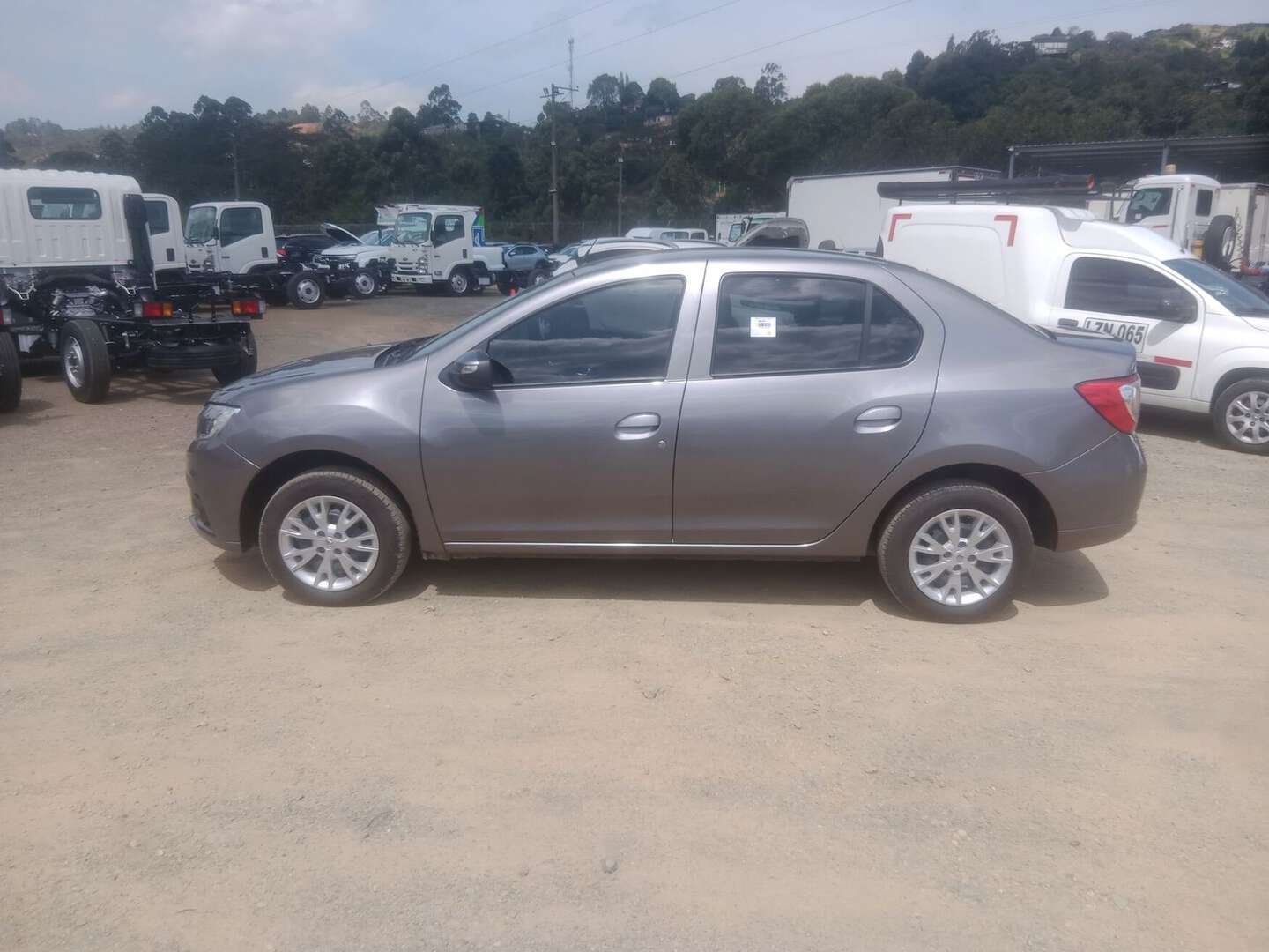 Renault - Logan - 2026