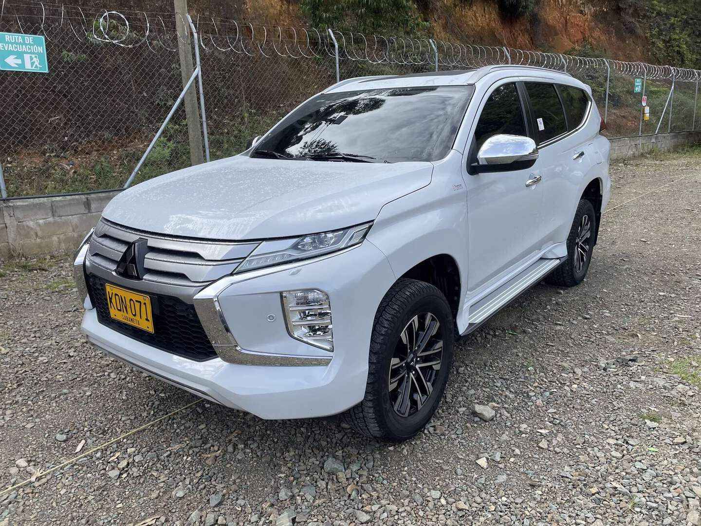 Mitsubishi - Montero Sport - 2021