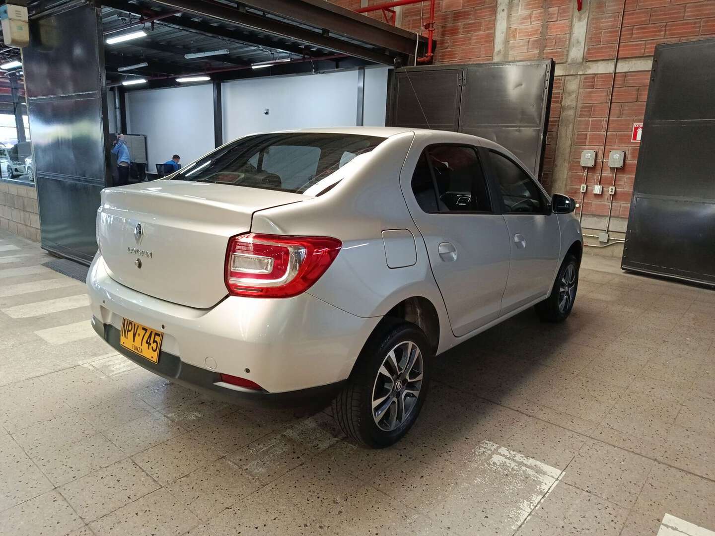 Renault - Logan - 2025