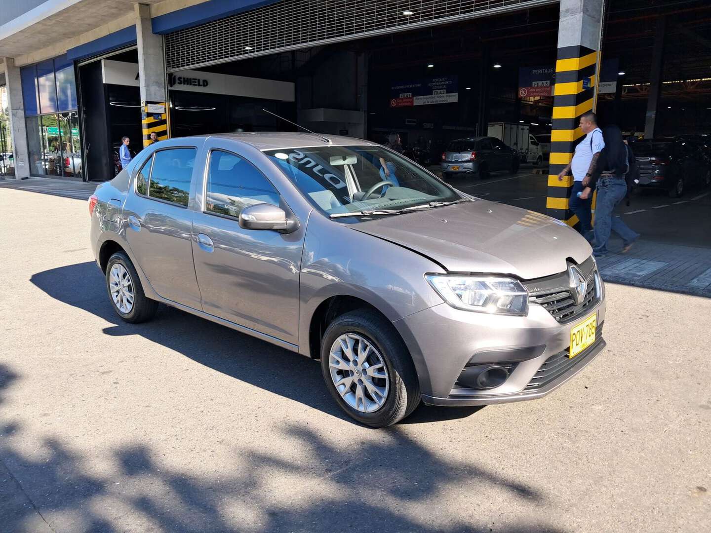 Renault - Logan - 2026