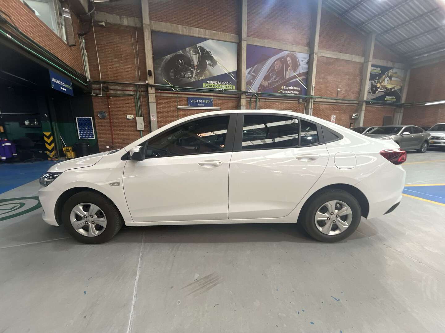 Chevrolet - Onix - 2024