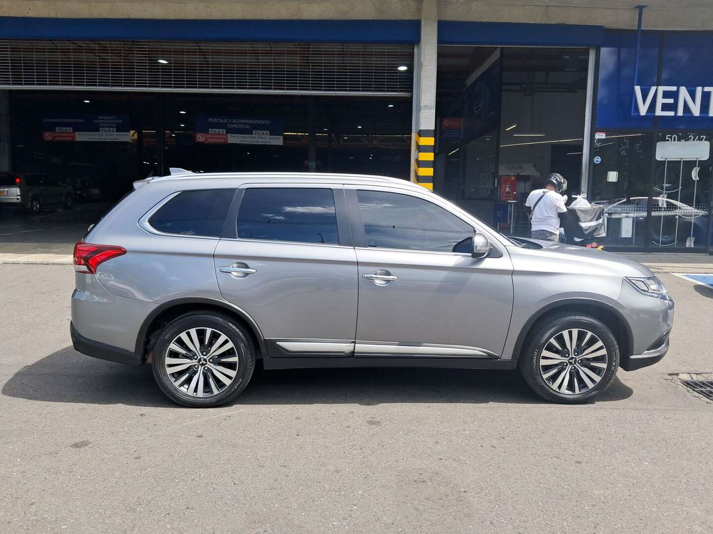 Mitsubishi - Outlander - 2024
