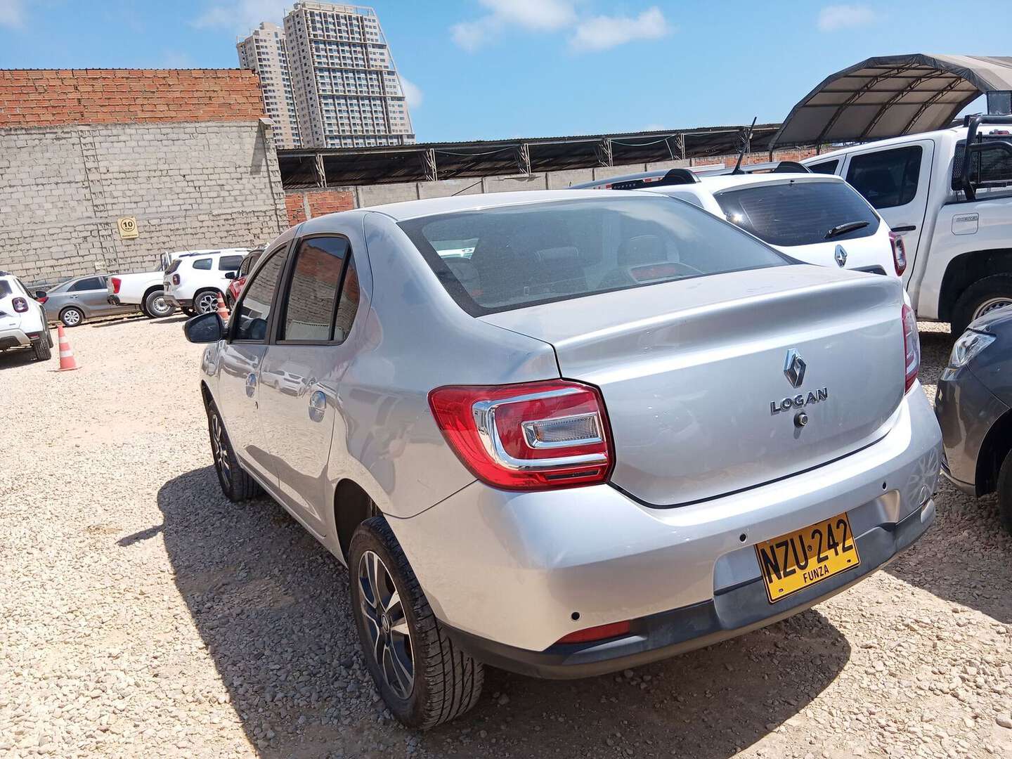 Renault - Logan - 2026