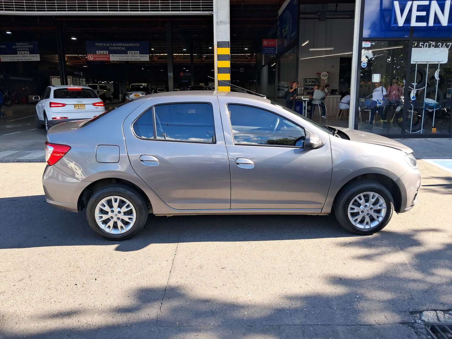 Renault - Logan - 2026