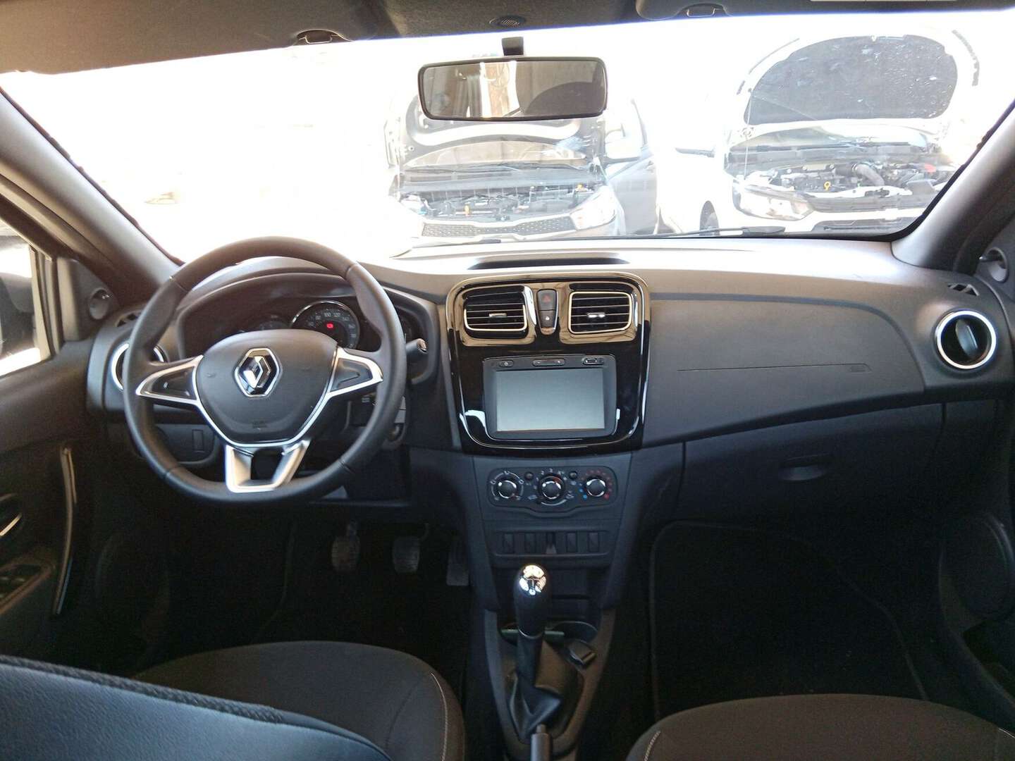 Renault - Logan - 2026