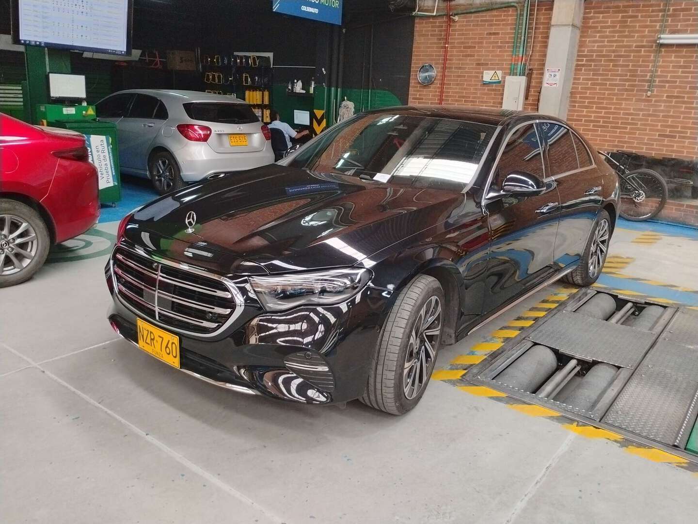 Mercedes Benz - E300E - 2025
