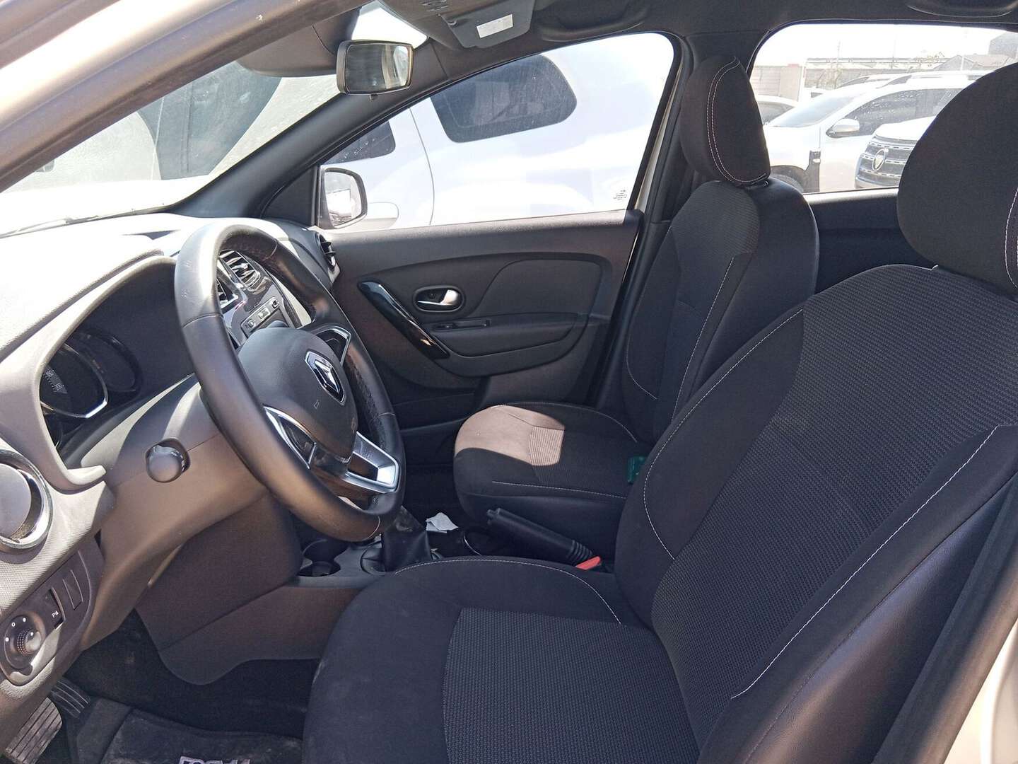 Renault - Logan - 2026