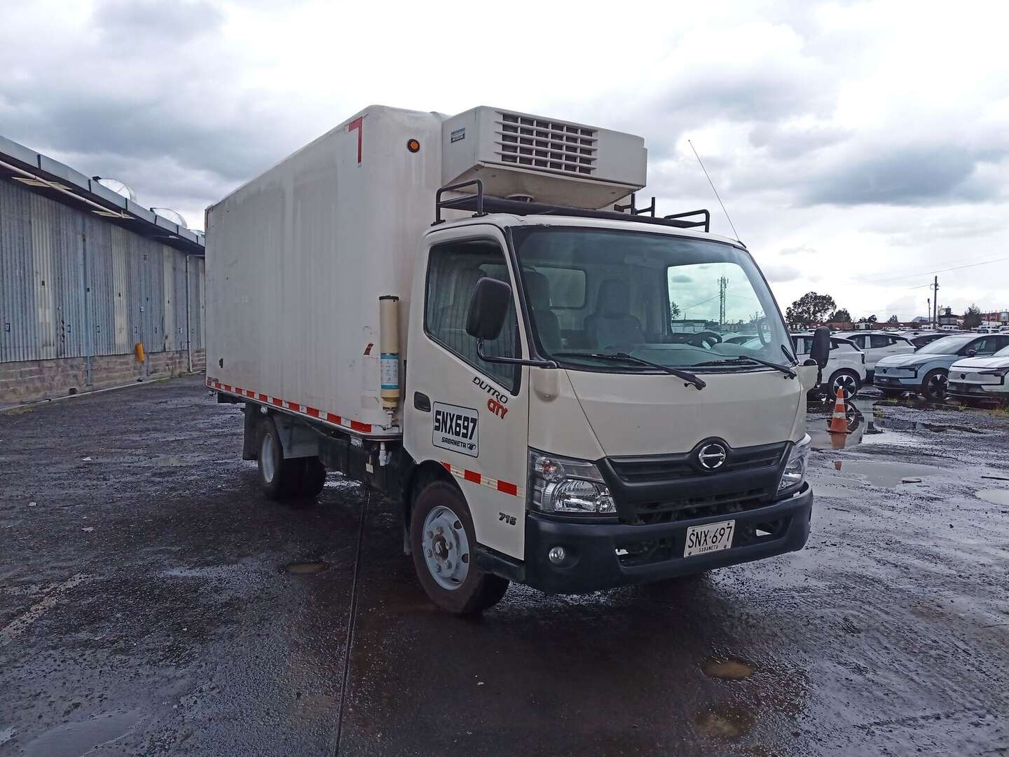 Hino - Dutro - 2016