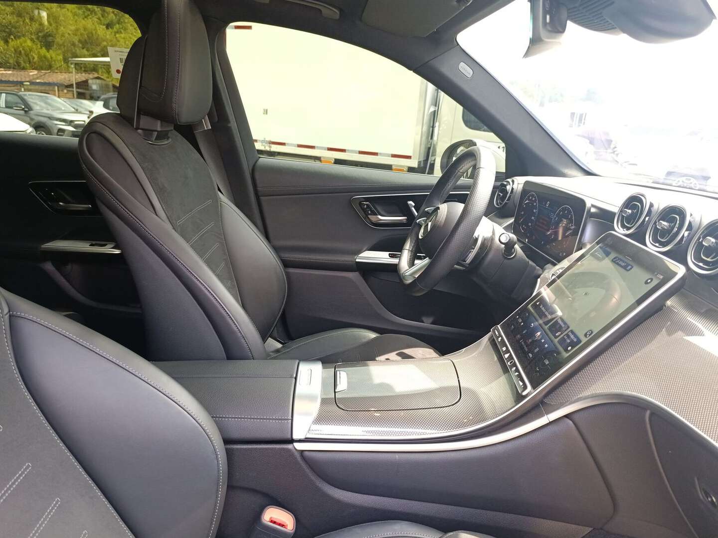 Mercedes Benz - GLC300 - 2025