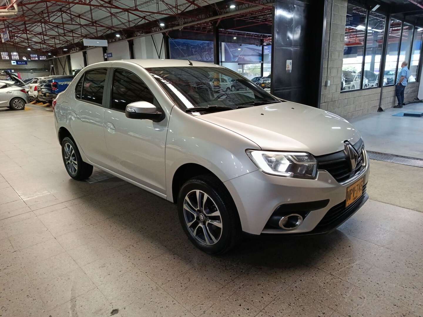 Renault - Logan - 2025