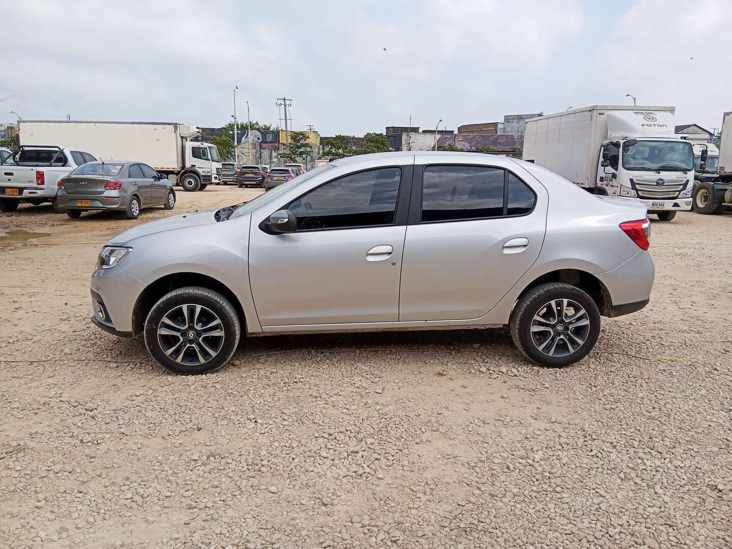 Renault - Logan - 2026
