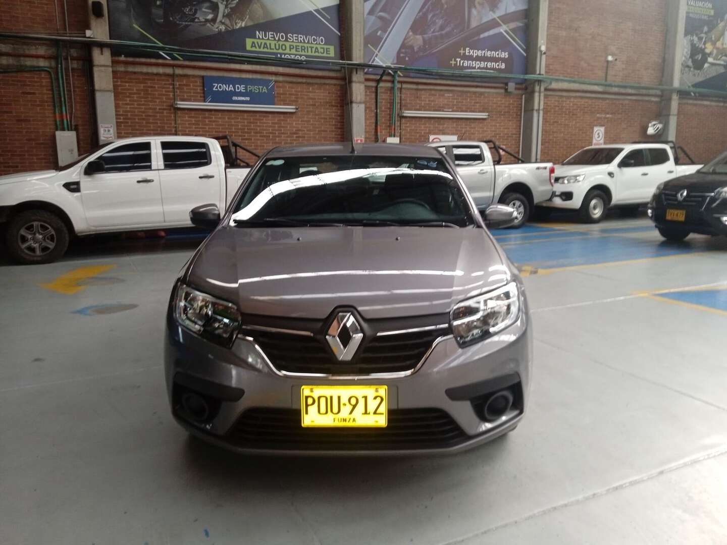 Renault - Logan - 2026