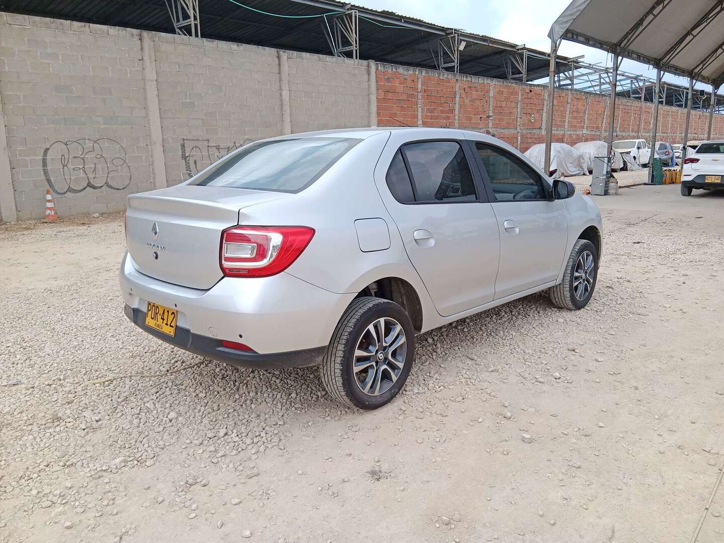 Renault - Logan - 2026