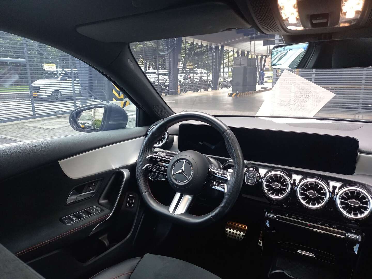 Mercedes Benz - A200 - 2023