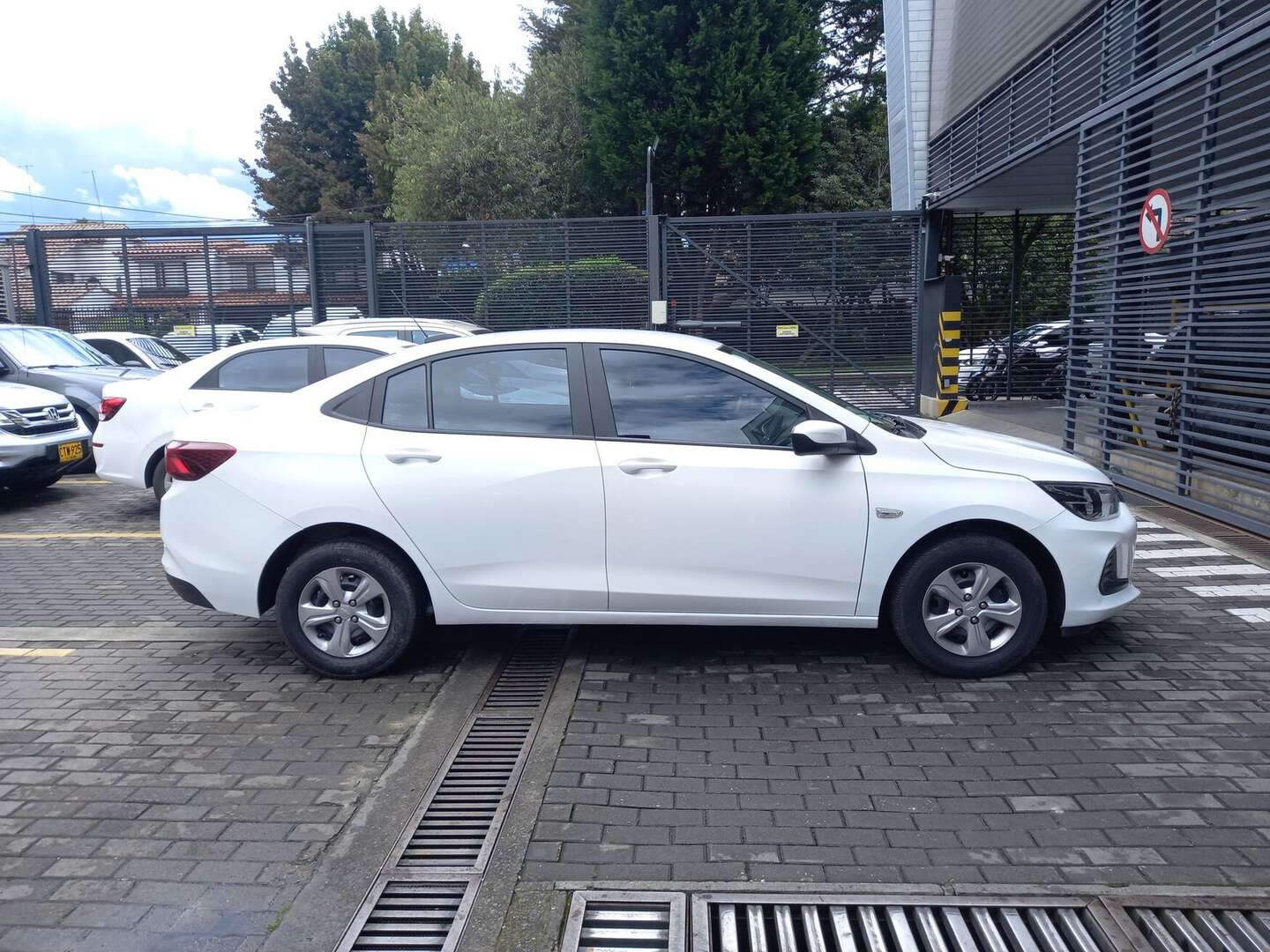 Chevrolet - Onix - 2025