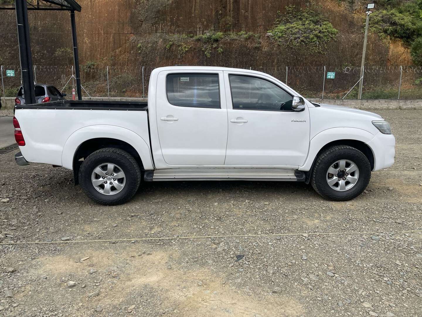 Toyota - Hilux - 2016