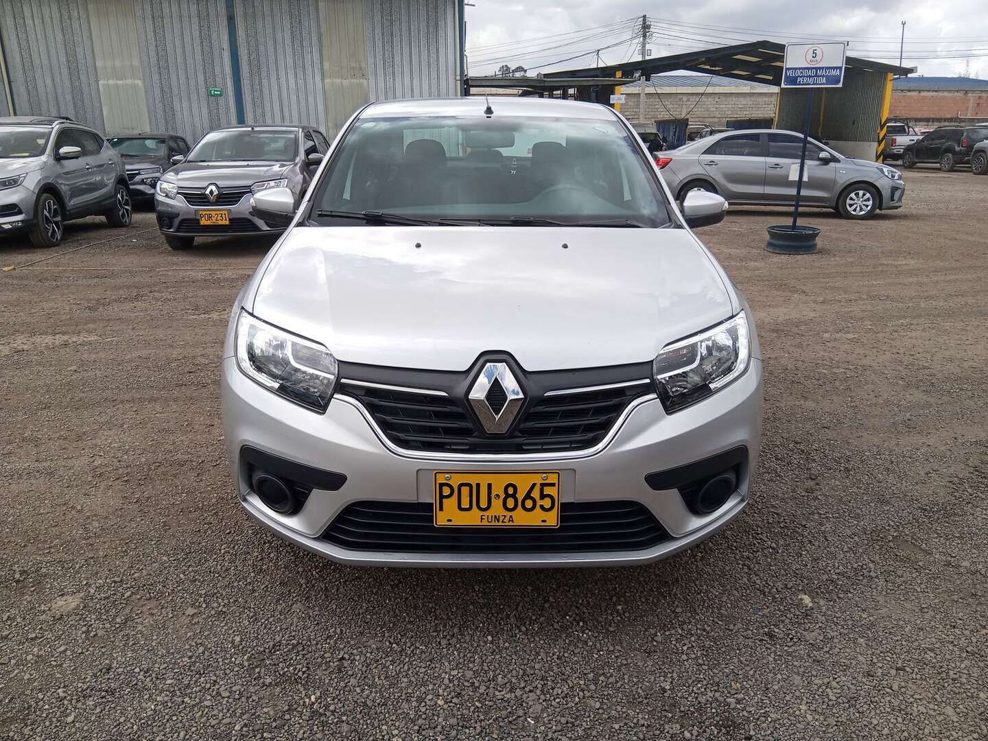 Renault - Logan - 2026