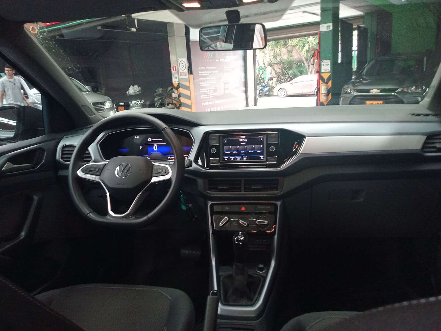 Volkswagen - T-Cross - 2024