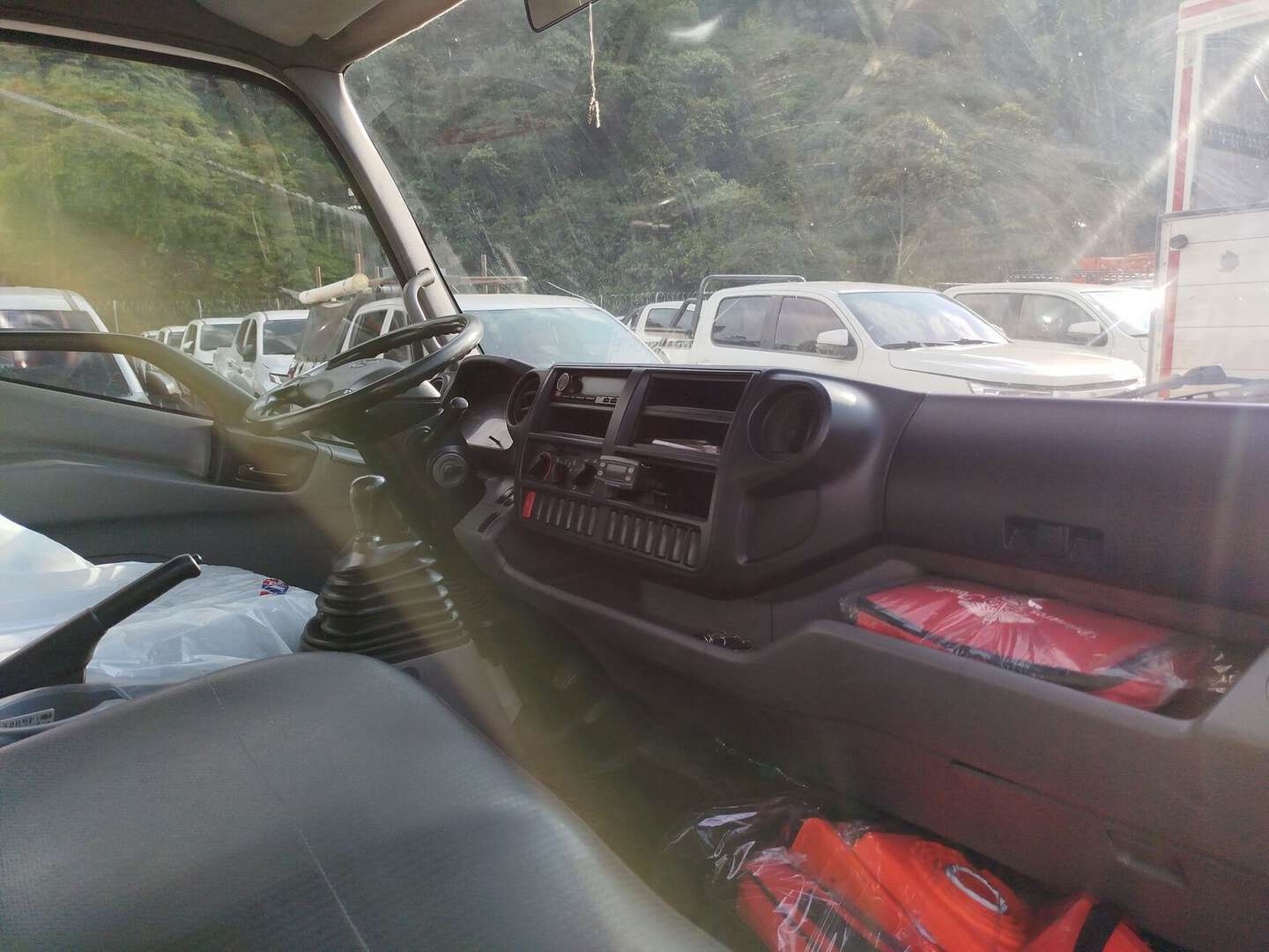 Hino - Dutro - 2017
