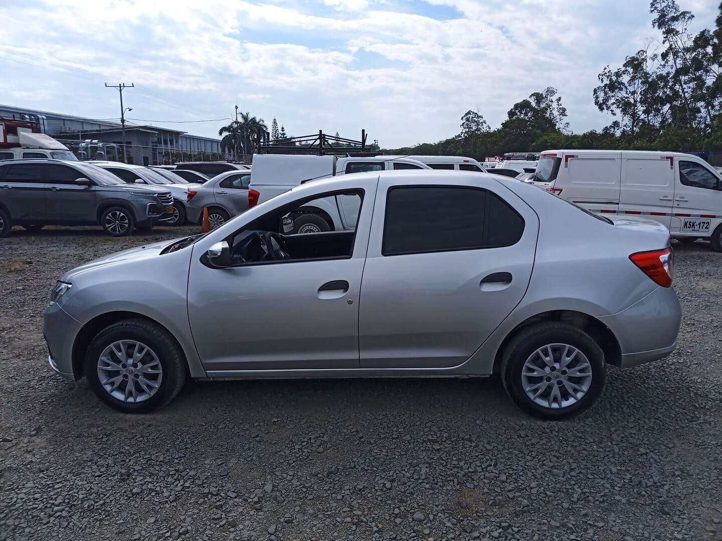 Renault - Logan - 2023