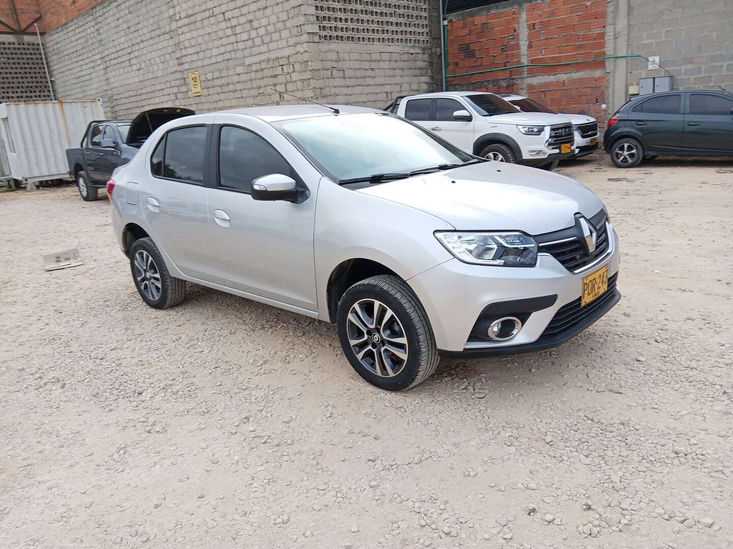 Renault - Logan - 2026