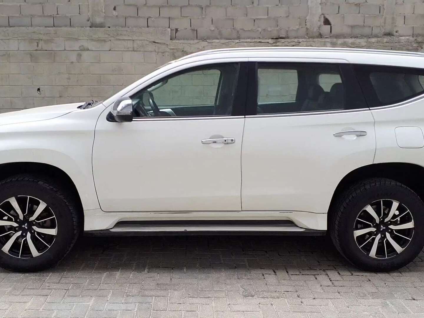 Mitsubishi - Montero Sport - 2020